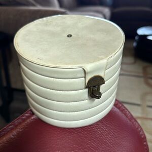 Galavanting Vintage 1950s White Vinyl Small Round Beehive Box Handbag